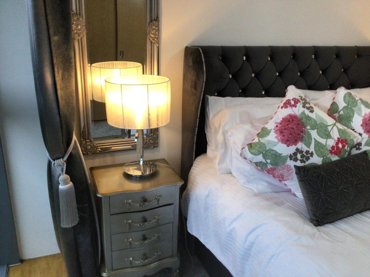 Luxurious River View Apartment With Terrace Worcester Exteriör bild